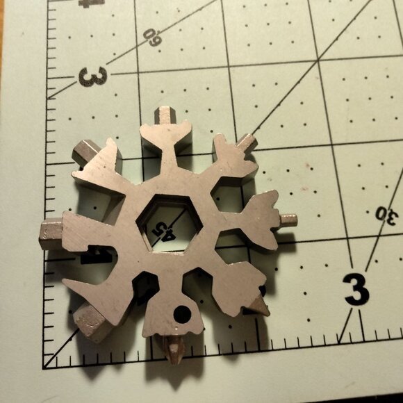 Metal Snowflake Multi Tool Keychain With 18 In1 Functions - Picture 3 of 11